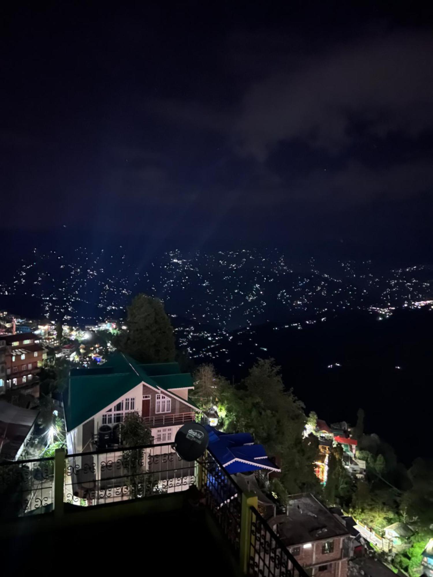 Dew Drops Guest House Дарджилинг Экстерьер фото